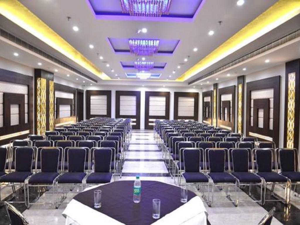 Hotel Seven Hills Tower Agra  Zewnętrze zdjęcie