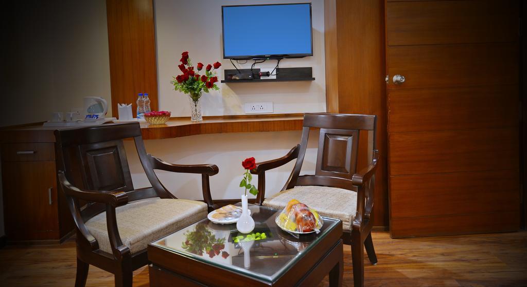 Hotel Seven Hills Tower Agra  Zewnętrze zdjęcie