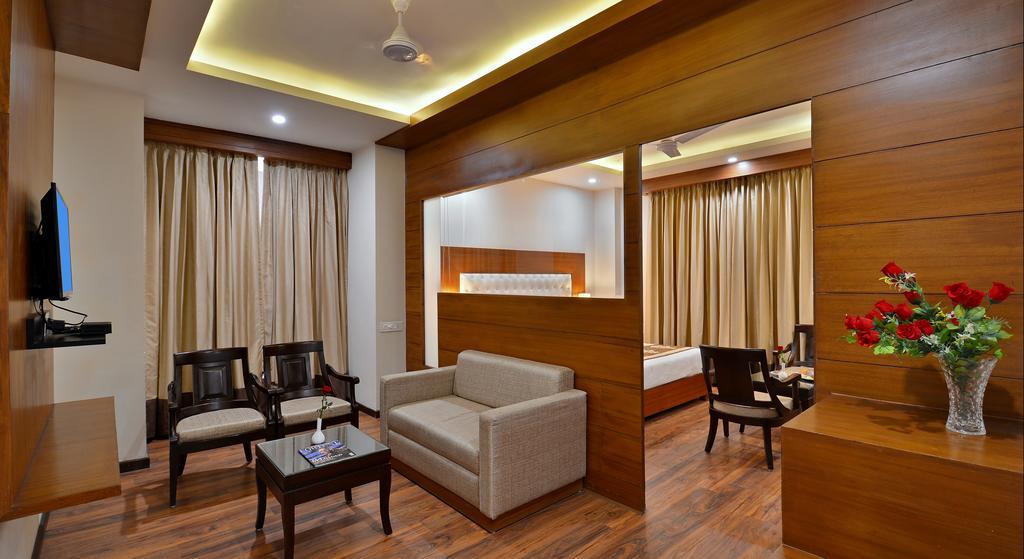 Hotel Seven Hills Tower Agra  Zewnętrze zdjęcie