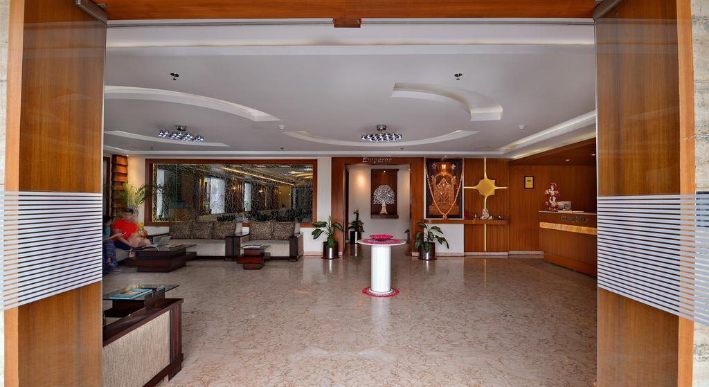 Hotel Seven Hills Tower Agra  Zewnętrze zdjęcie