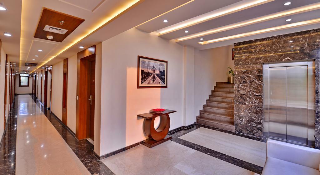 Hotel Seven Hills Tower Agra  Zewnętrze zdjęcie