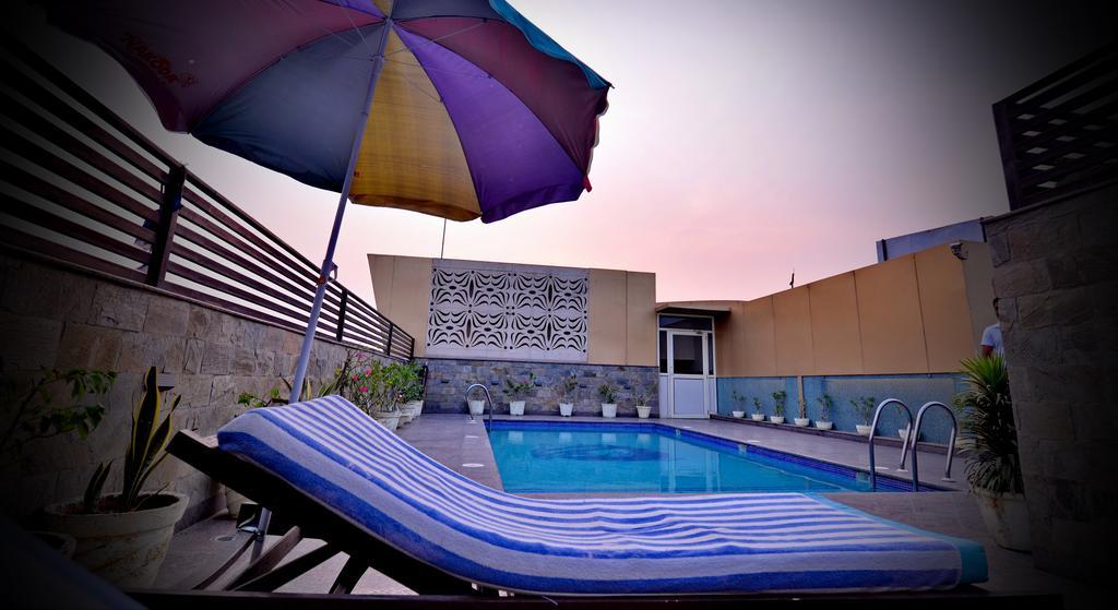 Hotel Seven Hills Tower Agra  Zewnętrze zdjęcie