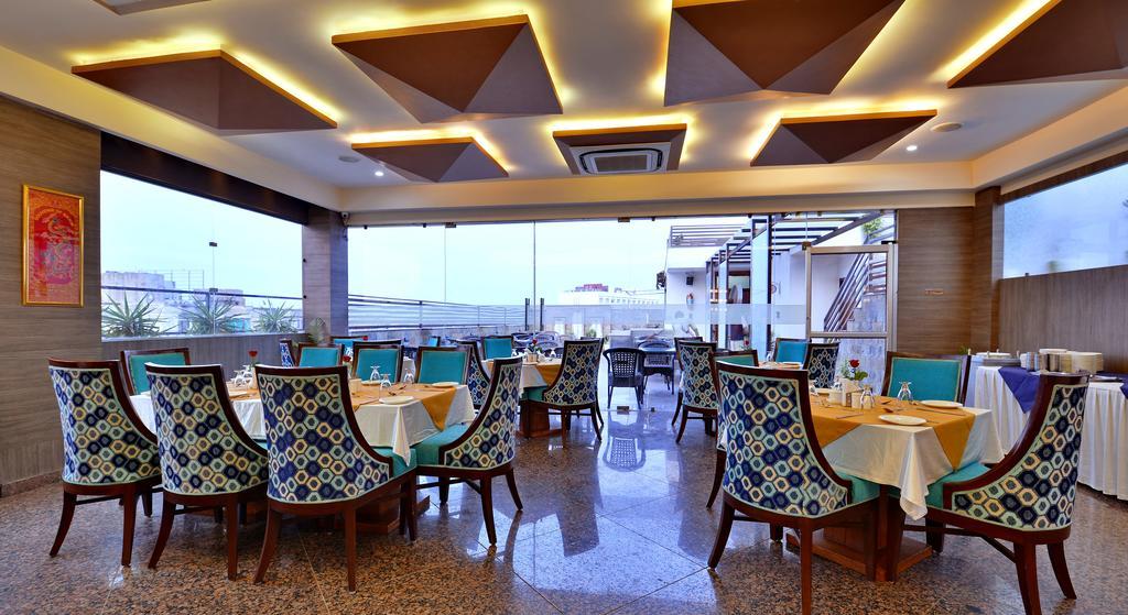 Hotel Seven Hills Tower Agra  Zewnętrze zdjęcie