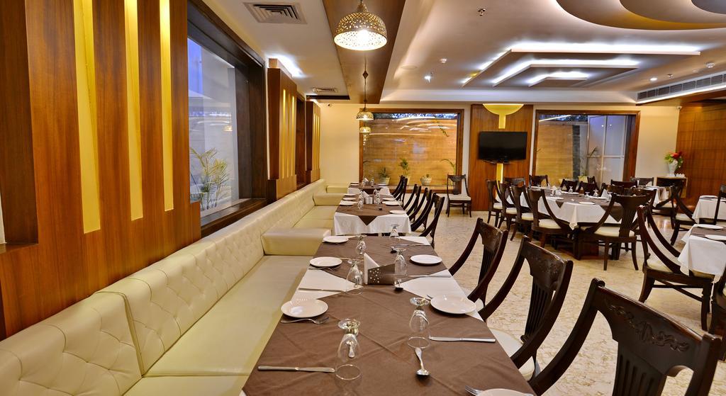 Hotel Seven Hills Tower Agra  Zewnętrze zdjęcie