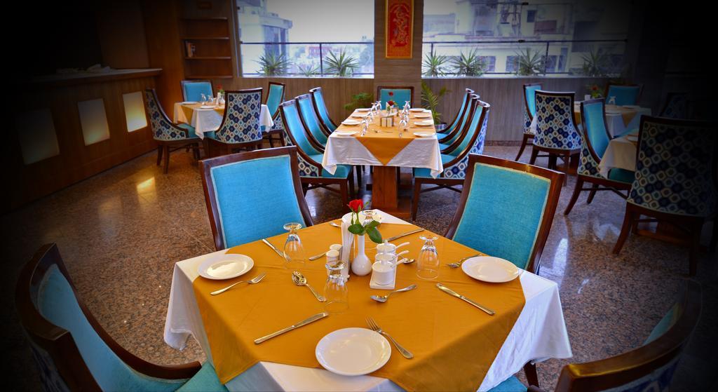 Hotel Seven Hills Tower Agra  Zewnętrze zdjęcie