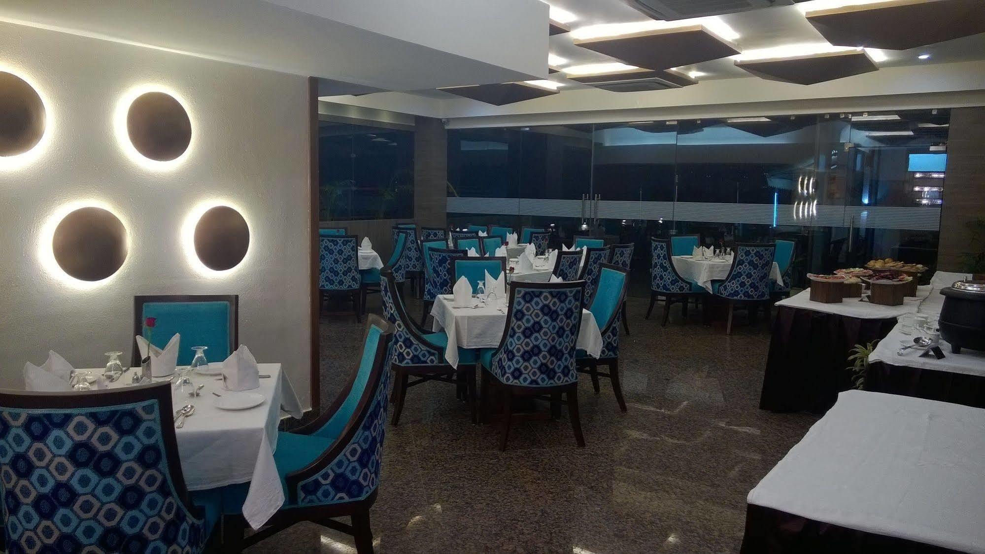 Hotel Seven Hills Tower Agra  Zewnętrze zdjęcie