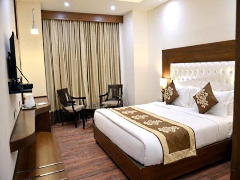 Hotel Seven Hills Tower Agra  Zewnętrze zdjęcie