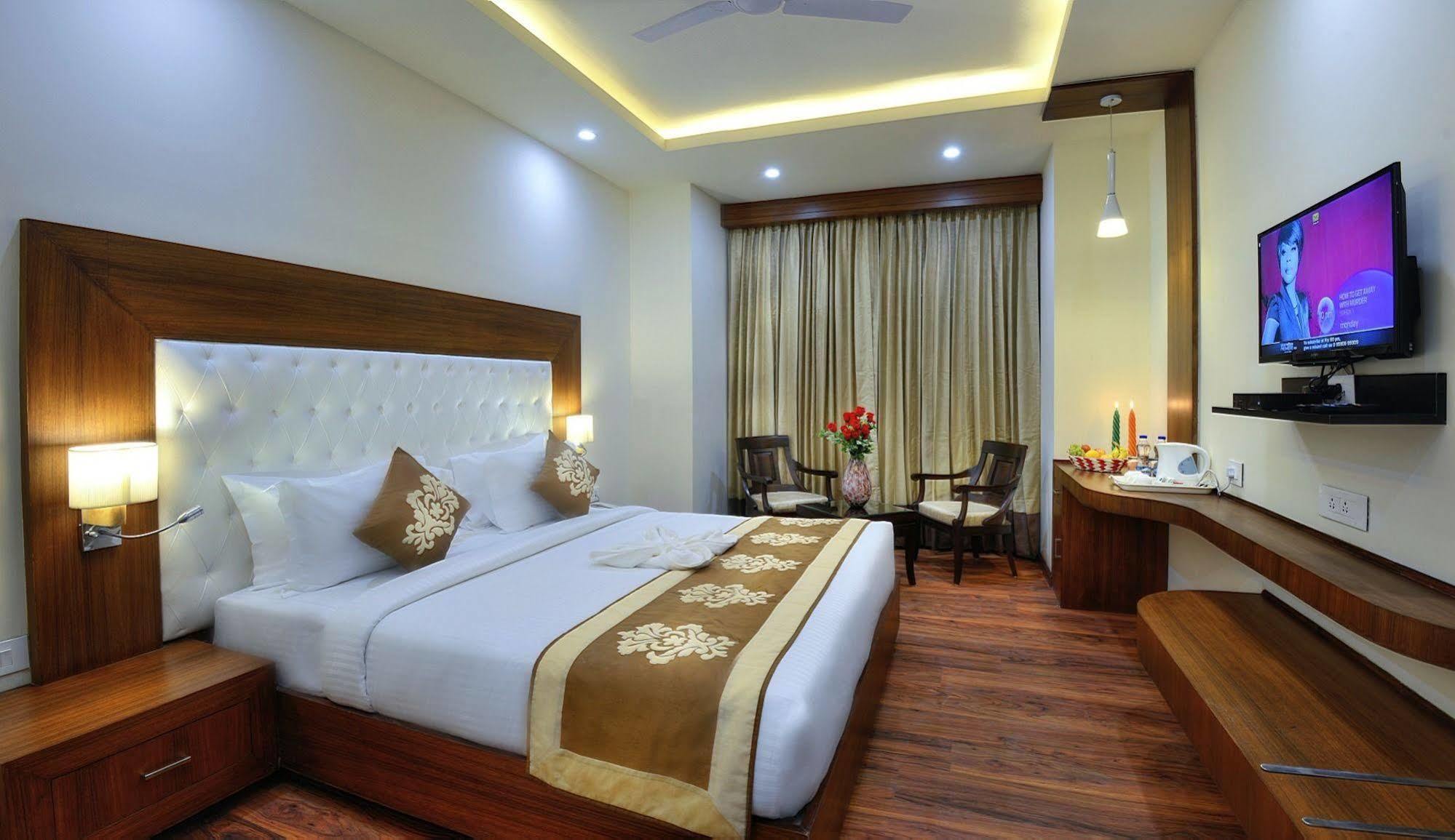 Hotel Seven Hills Tower Agra  Zewnętrze zdjęcie