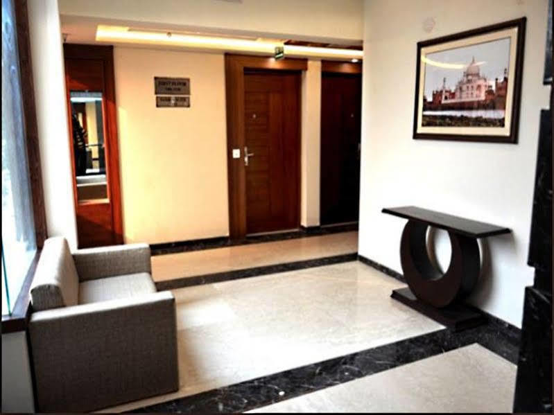 Hotel Seven Hills Tower Agra  Zewnętrze zdjęcie